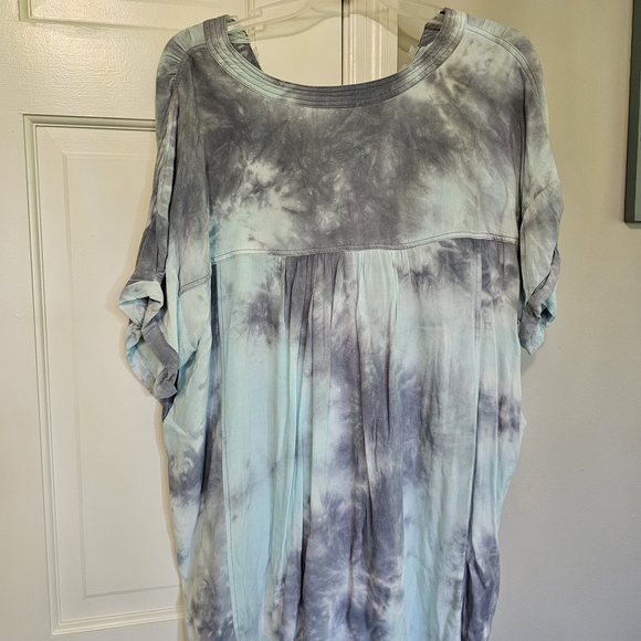 Tie-Dye V-Neck Women Top - Picture 2 of 4